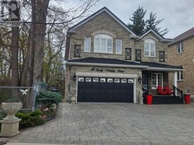 47 Cindy Nicholas Dr in Toronto, ON - Building Photo