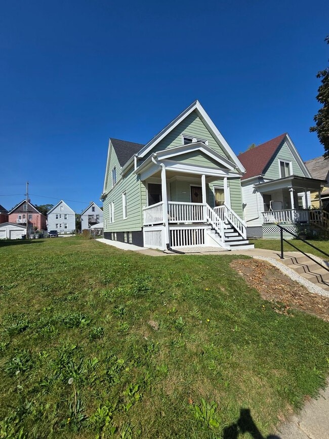 3211 N 15th St in Milwaukee, WI - Building Photo - Building Photo