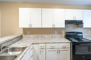 Lakehurst Apartments in Spring Lake, NC - Building Photo