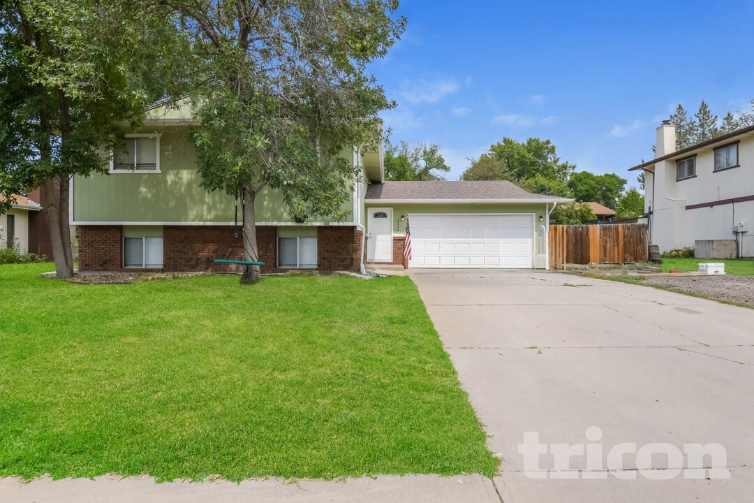2240 27th Ave Ct in Greeley, CO - Building Photo