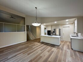 4894 Alondra Way in Carlsbad, CA - Building Photo