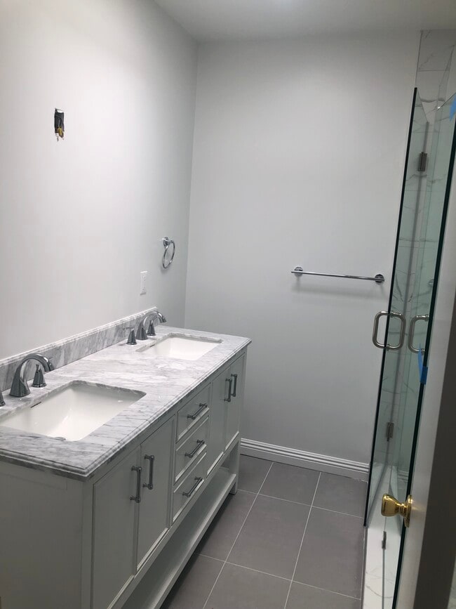 1477 S Sherbourne Dr, Unit 2 in Los Angeles, CA - Building Photo - Building Photo