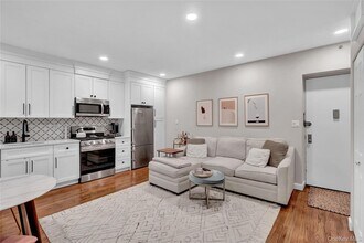 25 W Broadway, Unit 110 in Long Beach, NY - Building Photo - Building Photo