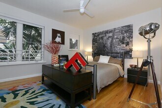 1018 Meridian Ave in Miami Beach, FL - Building Photo - Building Photo