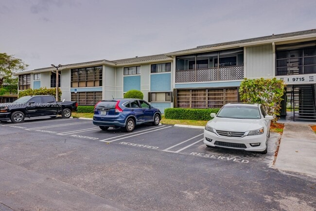 9715 Hammocks Blvd in Miami, FL - Building Photo - Building Photo