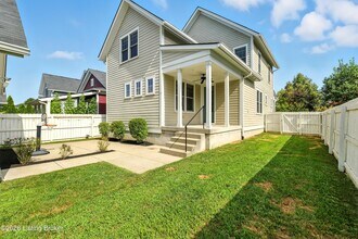 8707 Featherbell Blvd in Prospect, KY - Building Photo - Building Photo