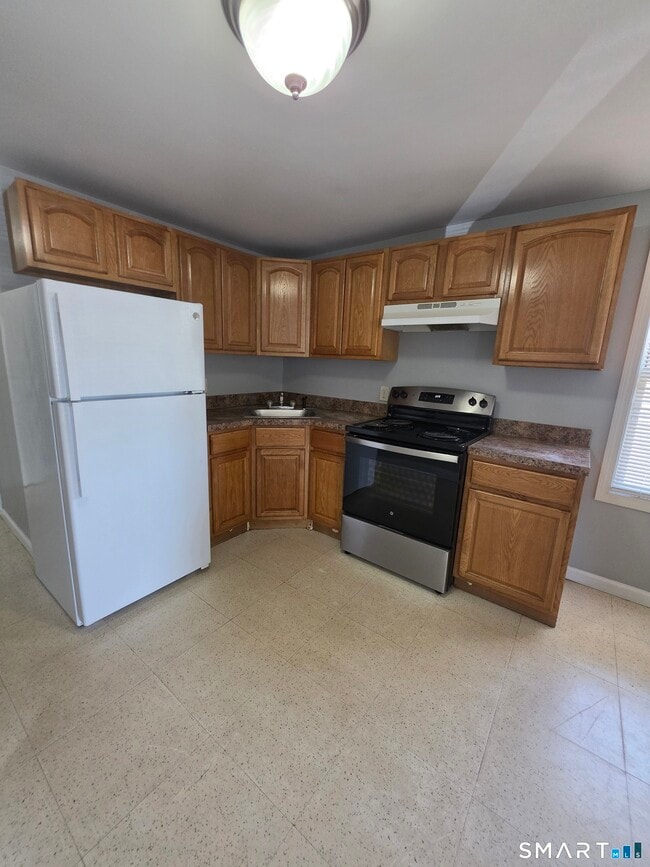 8 Mannz St in Hartford, CT - Building Photo - Building Photo