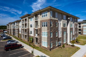 Reserve at Glen Laurel in Clayton, NC - Foto de edificio - Building Photo