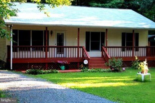 309 Pilot Way in Lusby, MD - Building Photo