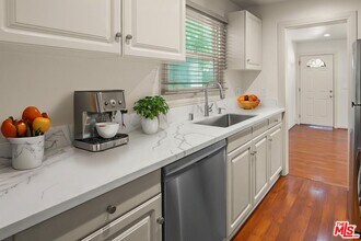 1043 N La Jolla Ave in West Hollywood, CA - Building Photo - Building Photo