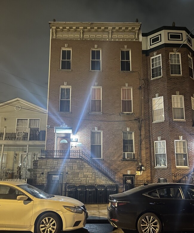 81 Maple St Apartments and Nearby Jersey City Apartments For Rent