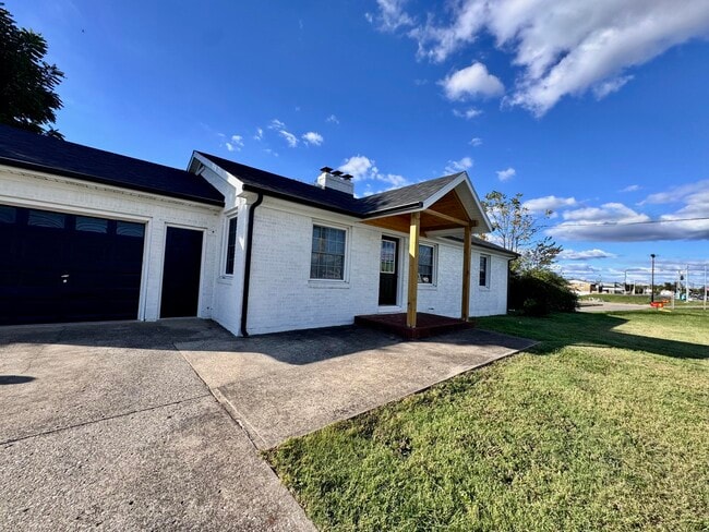 property at 1415 N Main St