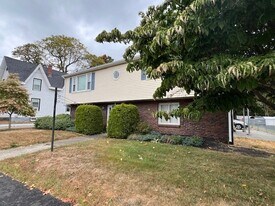 174 Lynn St, Unit #2 in Peabody, MA - Building Photo