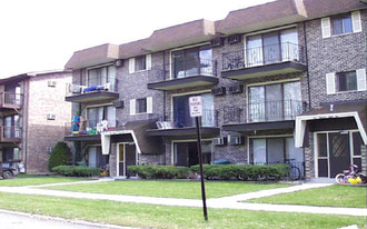 11821-11831 S Karlov Ave Apartamentos