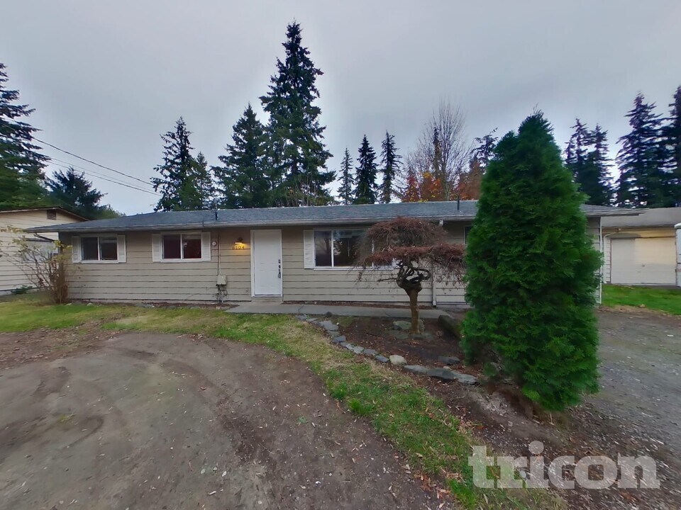 6104 Cemetery Rd in Arlington, WA - Building Photo