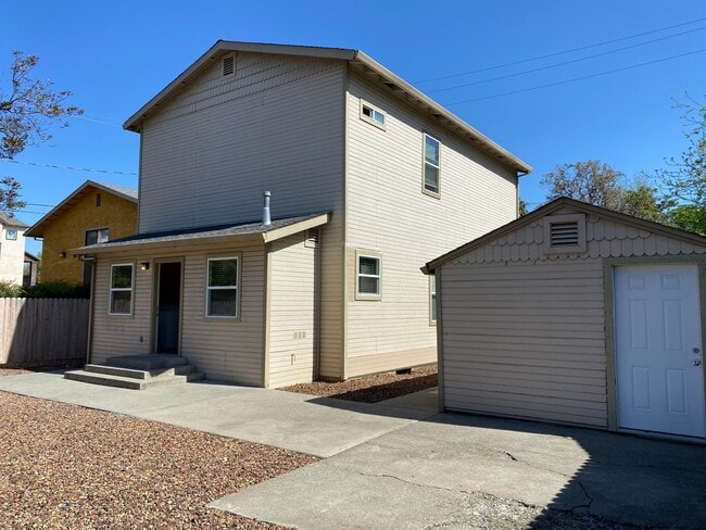 904 Walnut St in Chico, CA - Building Photo - Building Photo