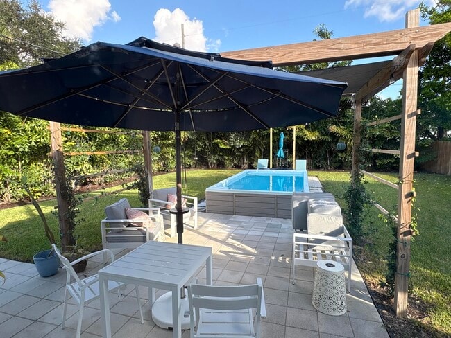 127 SW 10th Ave in Boynton Beach, FL - Building Photo - Building Photo