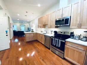 1776 Beacon St, Unit 2 in Brookline, MA - Building Photo - Building Photo