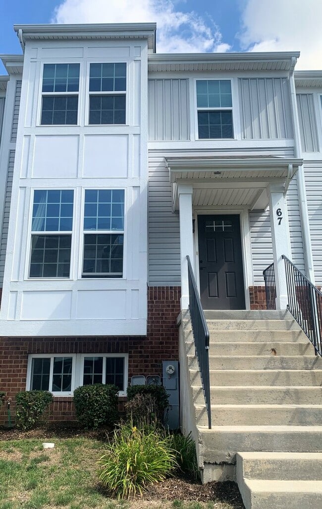 property at 67 Nicholas Dr E