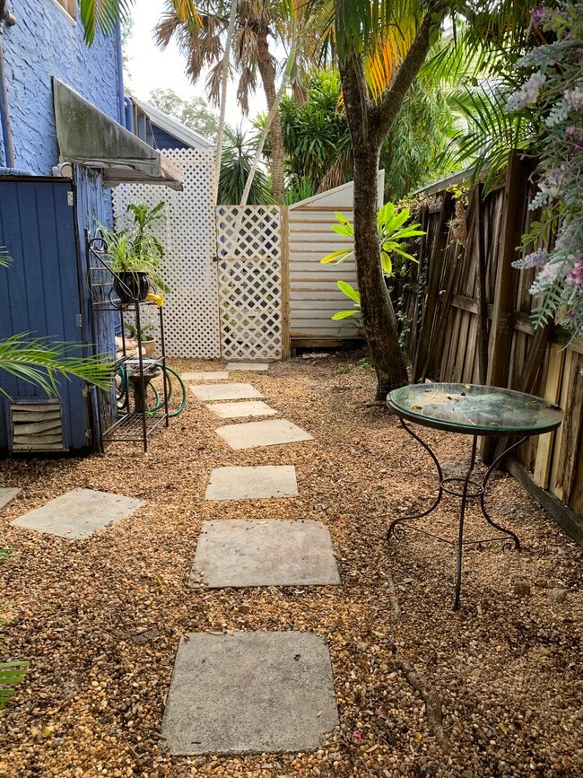 1229 SE 2nd St, Unit Garden apartment