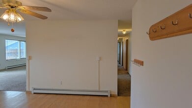 2441 Hill Rd in Fairbanks, AK - Building Photo - Building Photo