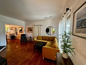 1405 N Mansfield Ave in Los Angeles, CA - Building Photo - Building Photo