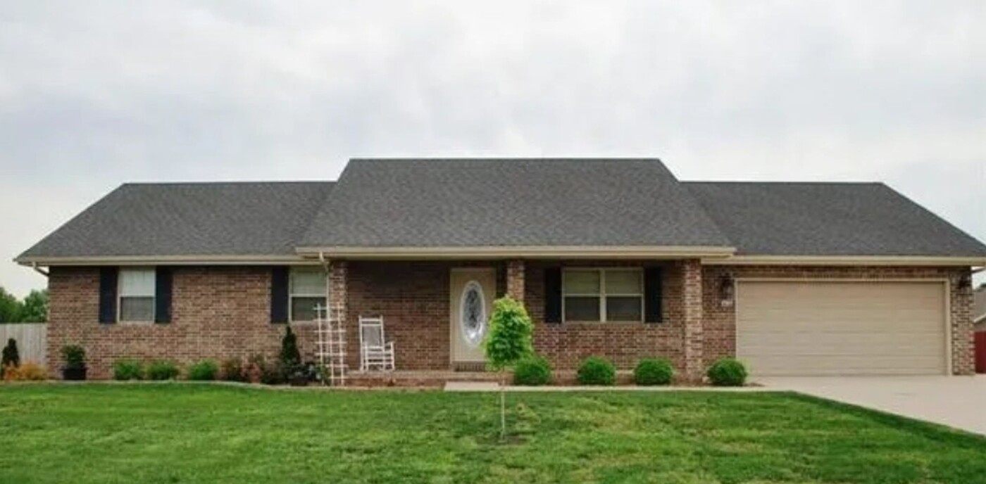 19355 Lambert Ln in Waynesville, MO - Building Photo