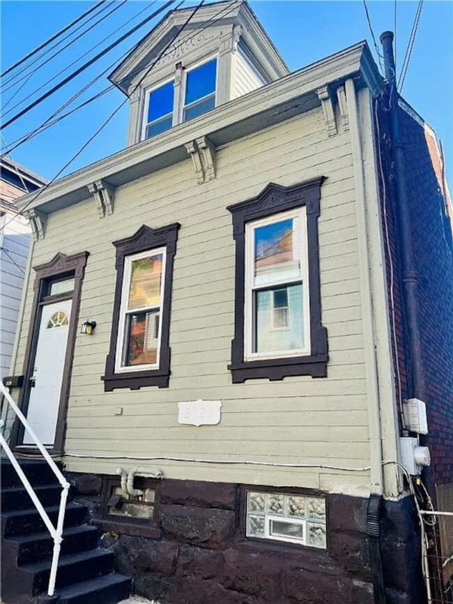 2129 Straubs Ln in Pittsburgh, PA - Building Photo - Building Photo