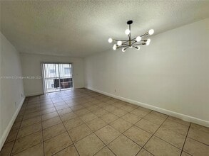 13685 NE 10th Ave, Unit 203 in North Miami, FL - Building Photo - Building Photo