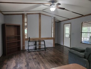 124 Mockingbird Ln in Trinity, TX - Foto de edificio - Building Photo