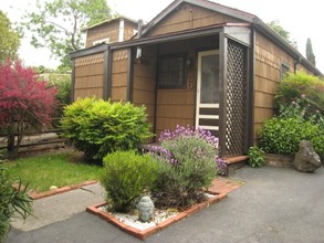 Parkhearst Estate in Petaluma, CA - Building Photo - Building Photo