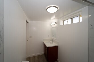 1957 Hoohai St, Unit Side 2 in Pearl City, HI - Foto de edificio - Building Photo