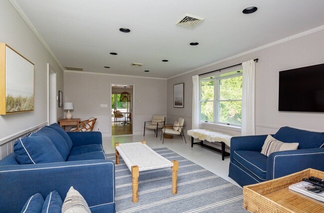 15 Maidstone Ave in East Hampton, NY - Building Photo - Building Photo