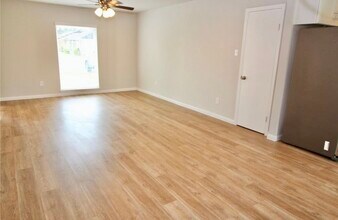 407 Stadium Ln in Friendswood, TX - Building Photo - Building Photo