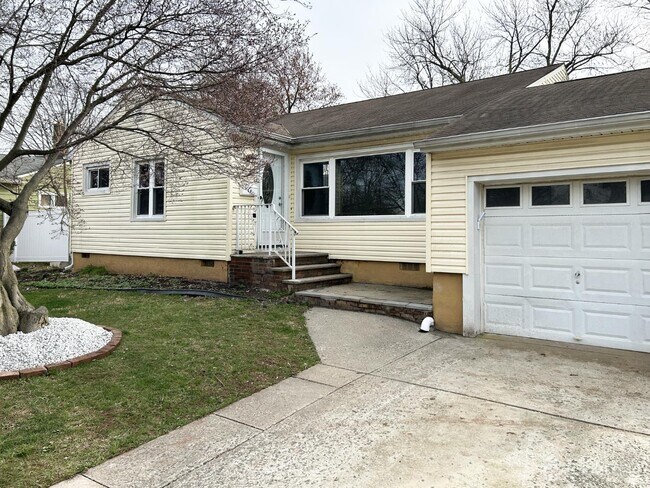36 Arden St in Franklin Township, NJ - Building Photo - Building Photo