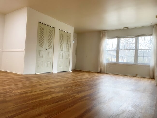 167 Pennsylvania Way, Unit 167 in North Brunswick, NJ - Building Photo - Building Photo