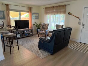 262 43rd Ave NE in St. Petersburg, FL - Building Photo - Building Photo