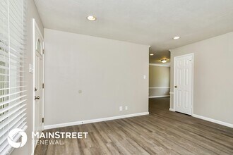 1050 Thompson Dr in Florissant, MO - Building Photo - Building Photo