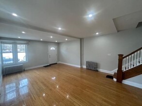 86-28 96th St in Queens, NY - Foto de edificio - Building Photo