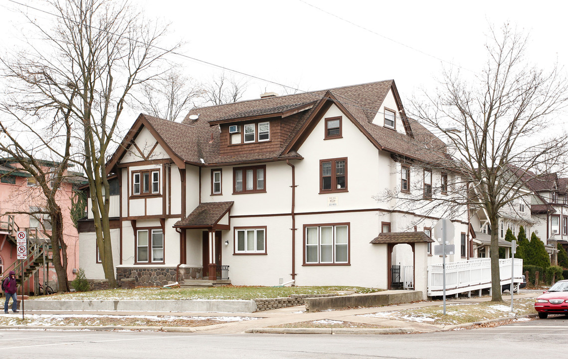 1100 Hill St in Ann Arbor, MI - Building Photo