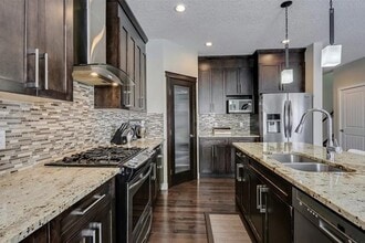 111 Bayview St SW in Airdrie, AB - Building Photo - Building Photo