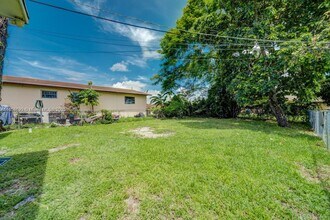 2151 NW 103rd St-Unit -2153 in Miami, FL - Building Photo - Building Photo