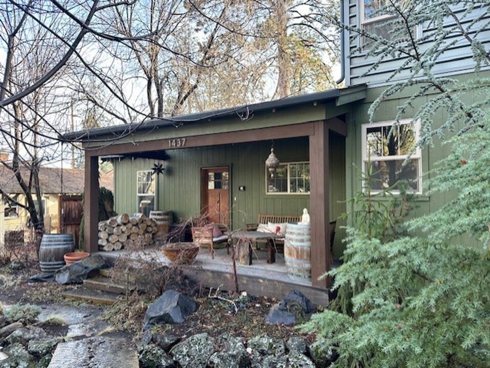 1437 NW Hartford Ave in Bend, OR - Building Photo