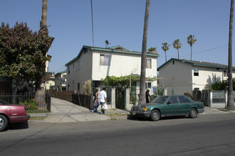 1060 N St Andrews Pl in Los Angeles, CA - Building Photo - Building Photo