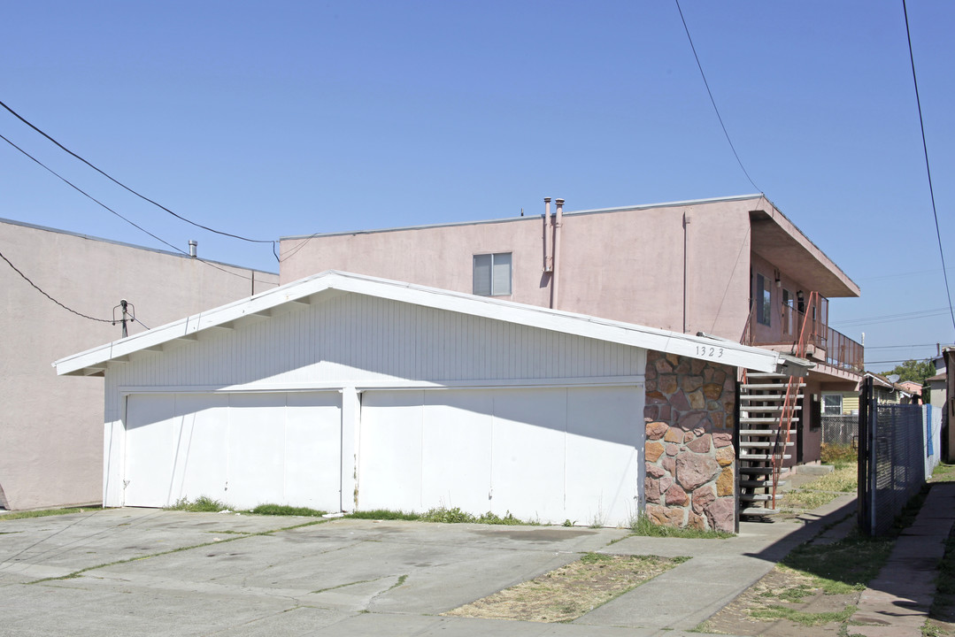 1323 89th Ave in Oakland, CA - Building Photo