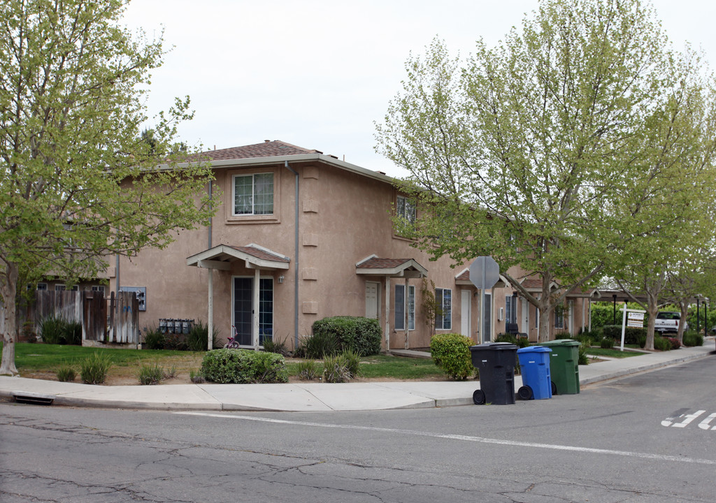 1040 N Denair Ave in Turlock, CA - Building Photo