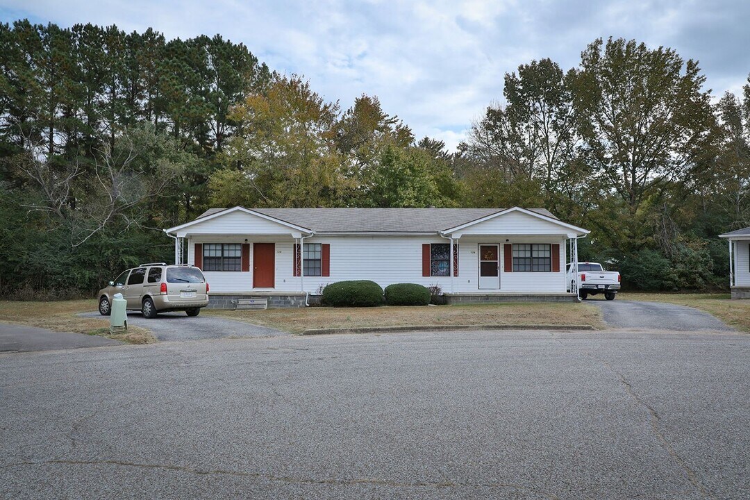 124 Ivie Cir in Martin, TN - Building Photo