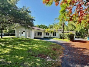 9450 SW 104th St in Miami, FL - Building Photo - Building Photo