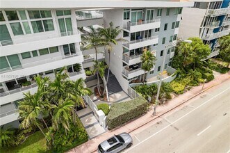 7800 Collins Ave in Miami, FL - Building Photo - Building Photo