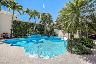 7968 Grand Bay Dr in Naples, FL - Building Photo - Building Photo